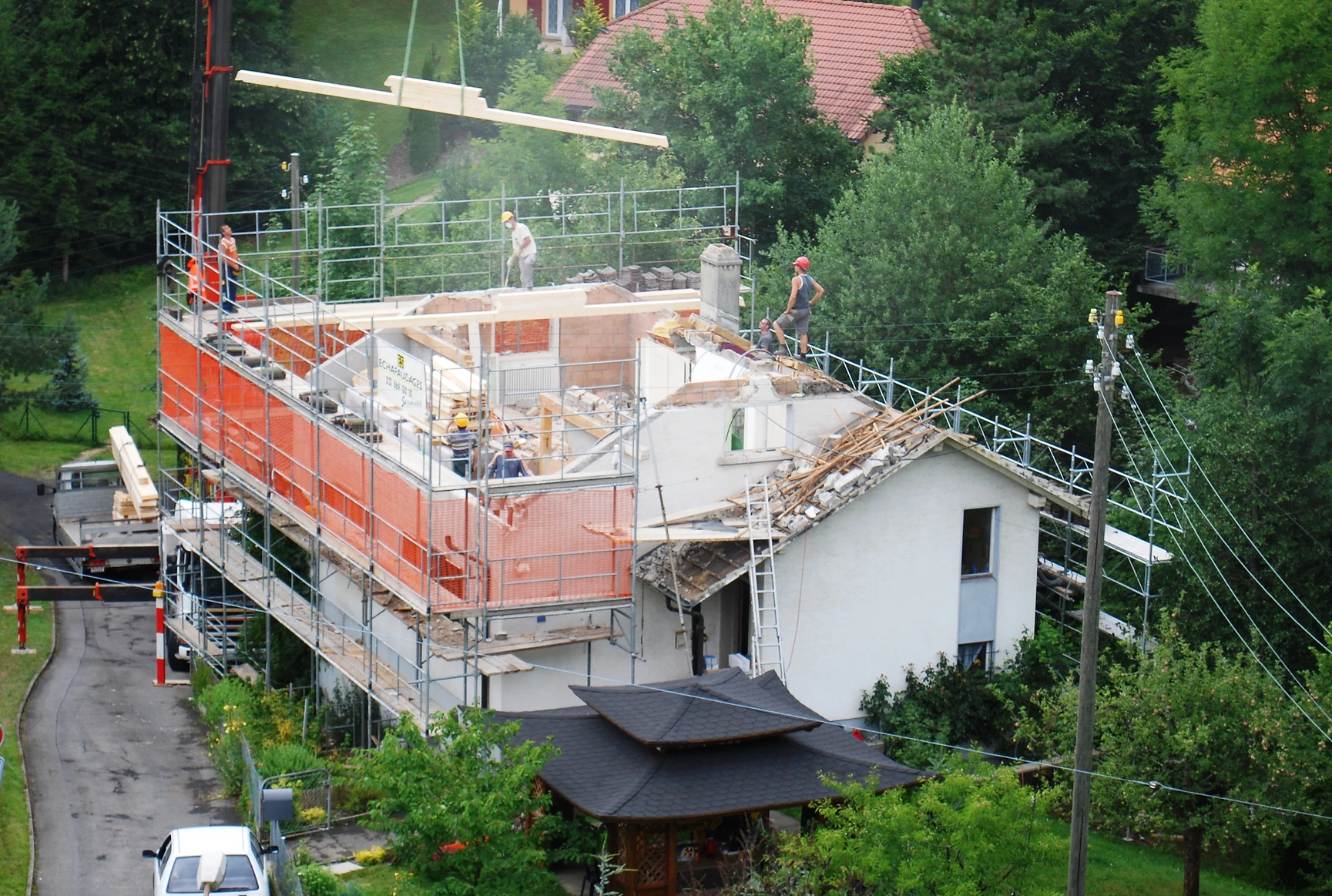 Démolition d'un ancien toit